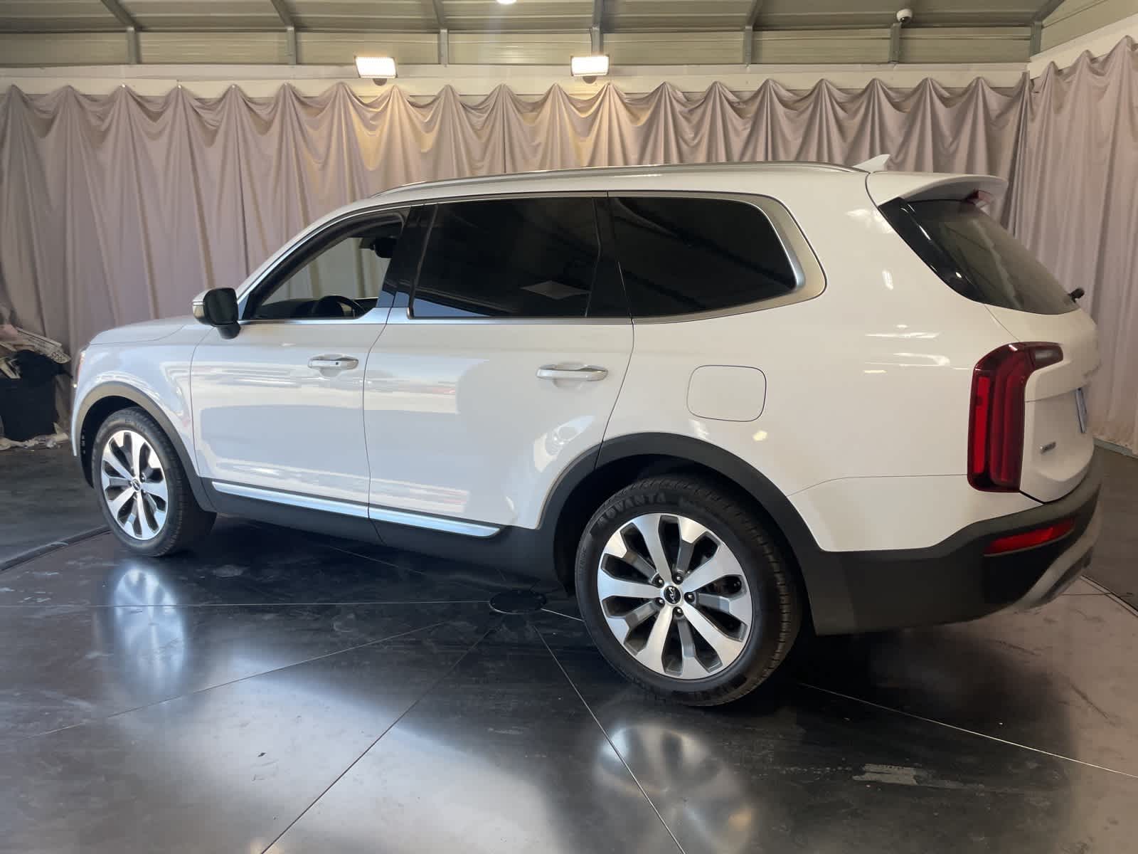 Thumbnail: 2022 Kia Telluride - 8