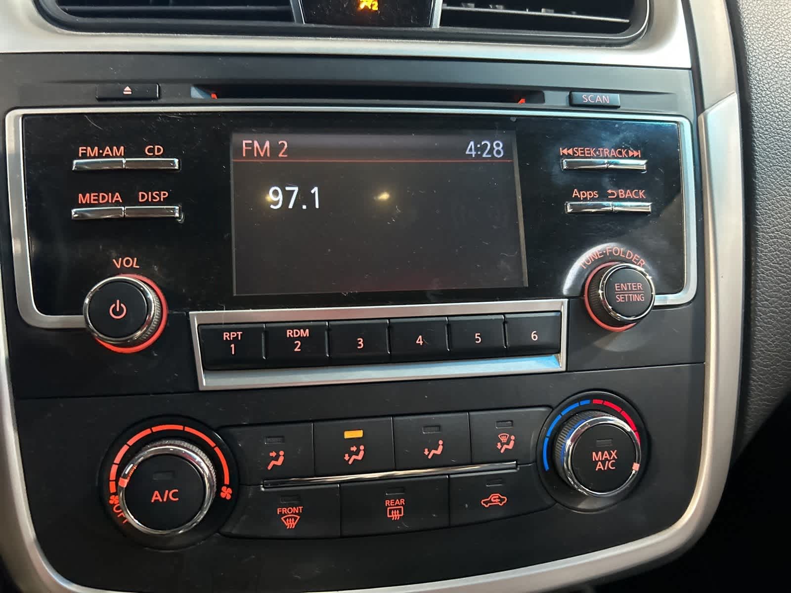 Thumbnail: 2016 Nissan Altima - 26