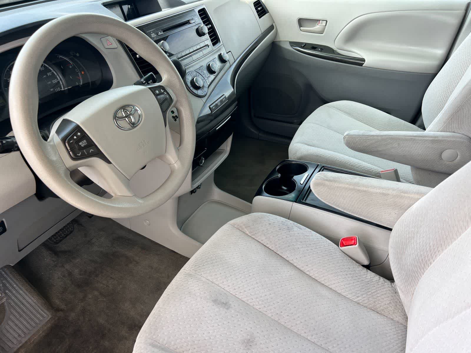 Thumbnail: 2012 Toyota Sienna - 12