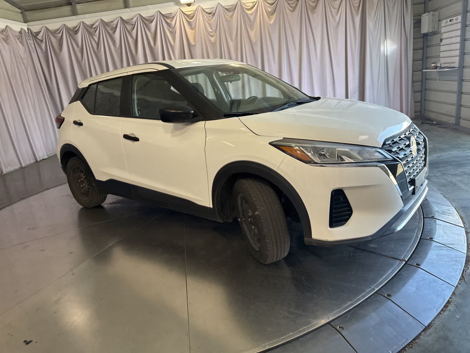 Thumbnail: 2023 Nissan Kicks - 2