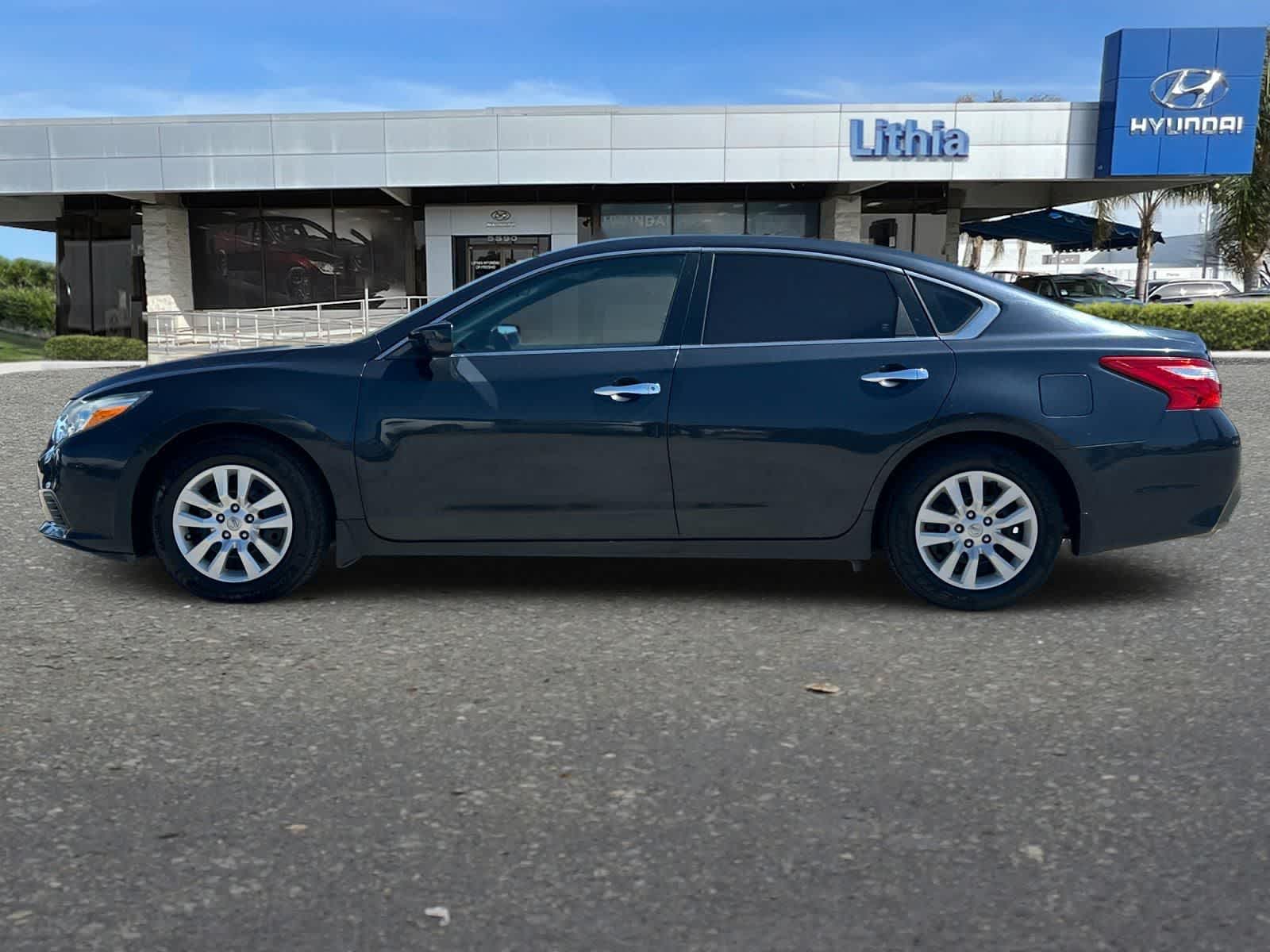 Thumbnail: 2016 Nissan Altima - 6