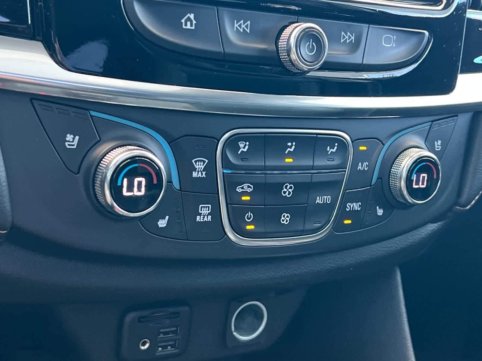 Thumbnail: 2021 Chevrolet Traverse - 22