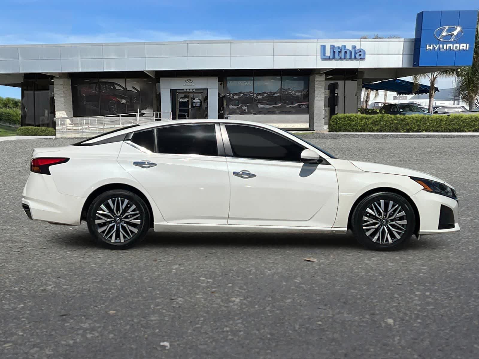 Thumbnail: 2023 Nissan Altima - 9