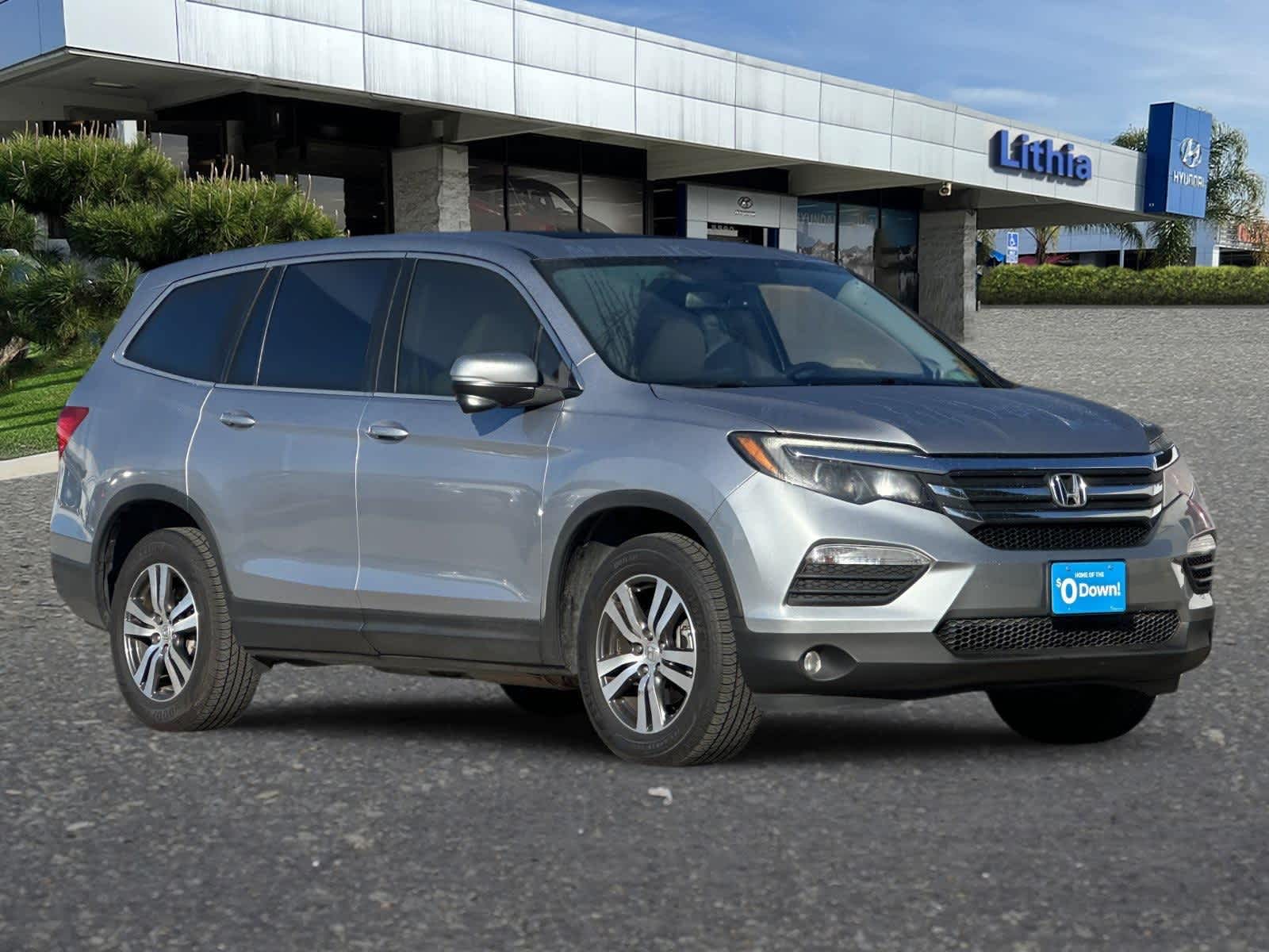 Thumbnail: 2017 Honda Pilot - 10