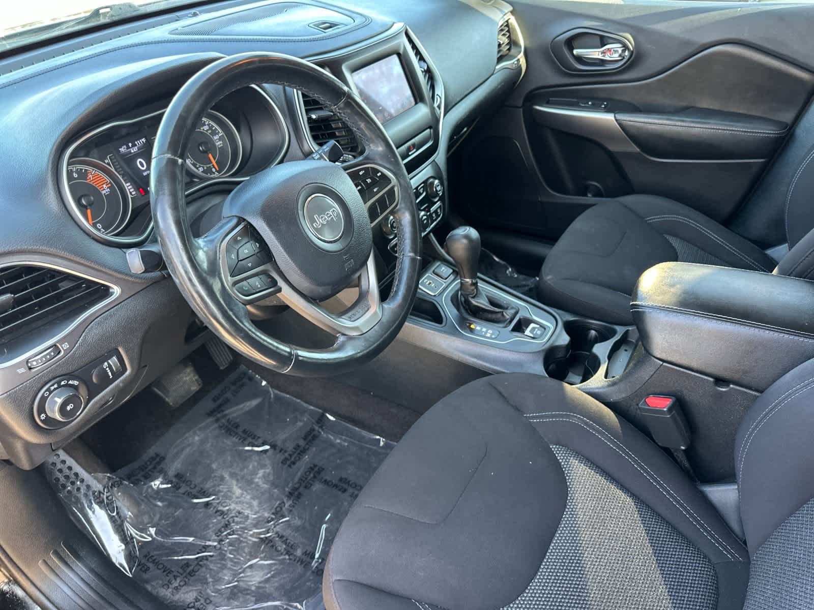 Thumbnail: 2019 Jeep Cherokee - 11