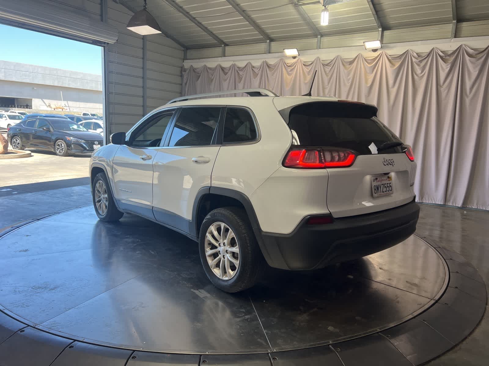 Thumbnail: 2019 Jeep Cherokee - 5