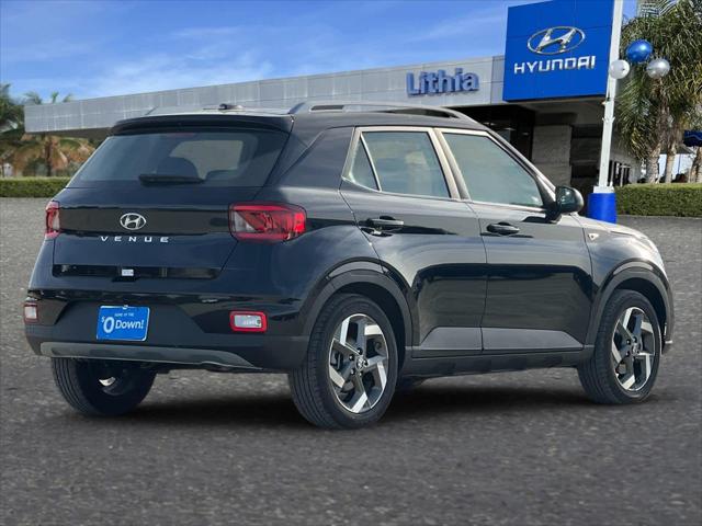 2024 Hyundai Venue SEL photo 2