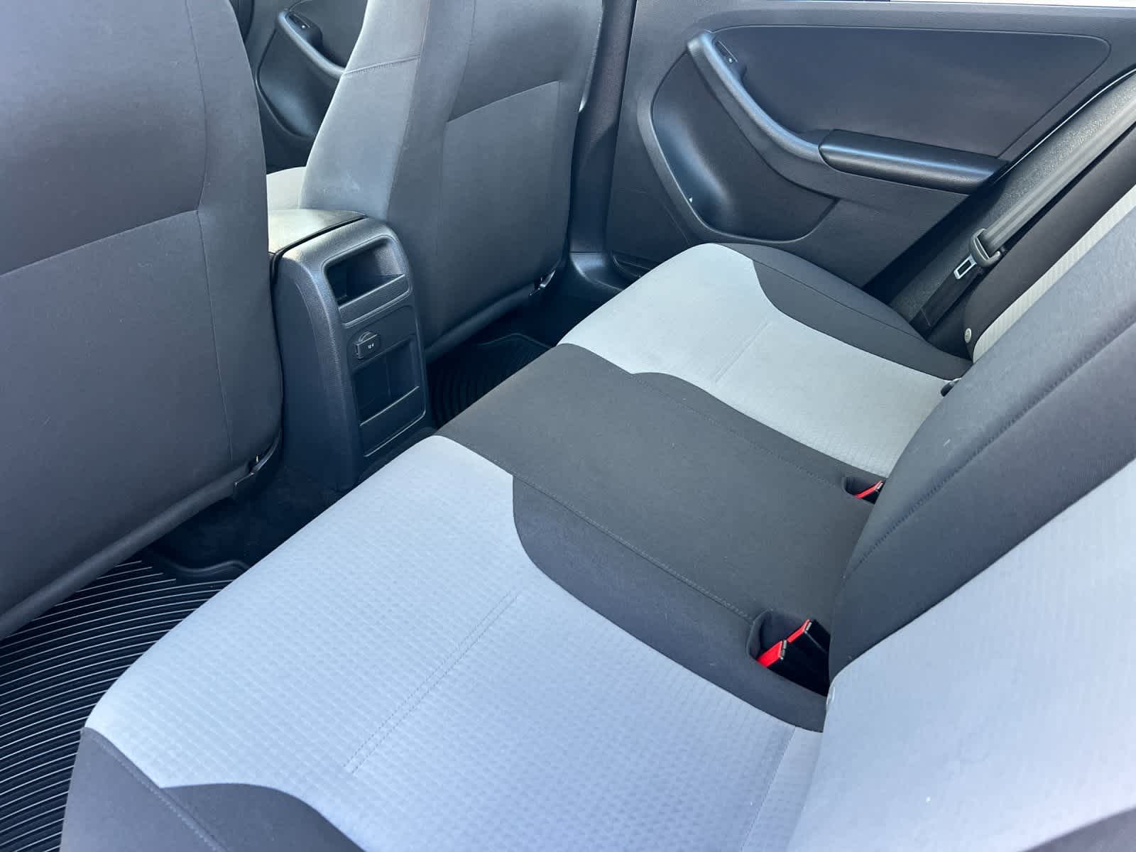 Thumbnail: 2017 Volkswagen Jetta - 5