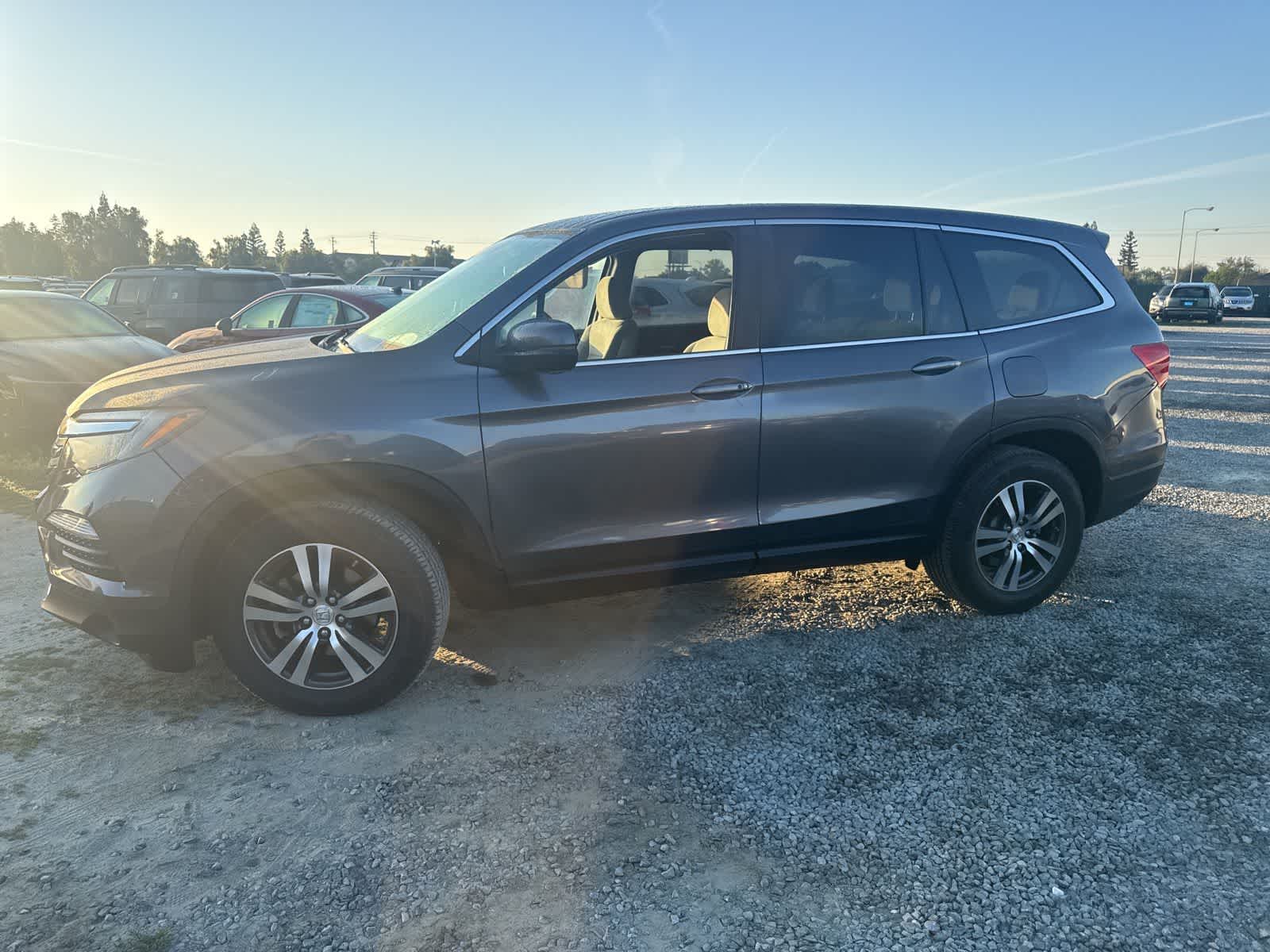 Thumbnail: 2017 Honda Pilot - 8