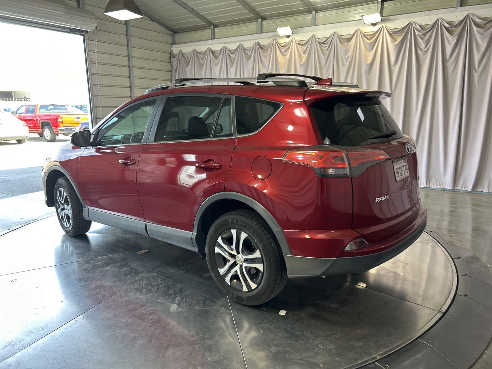 Thumbnail: 2018 Toyota RAV4 - 14