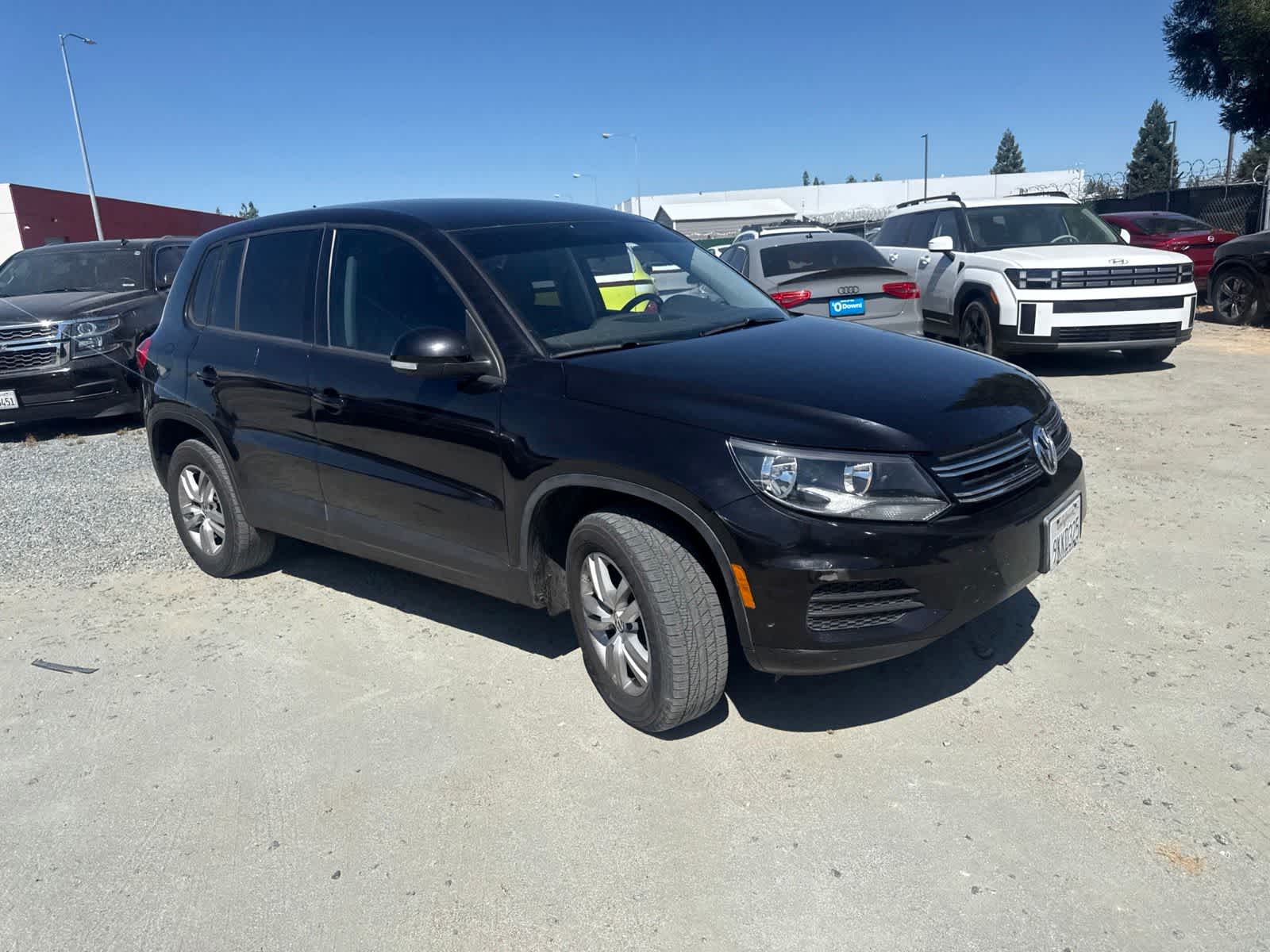 Thumbnail: 2012 Volkswagen Tiguan - 3