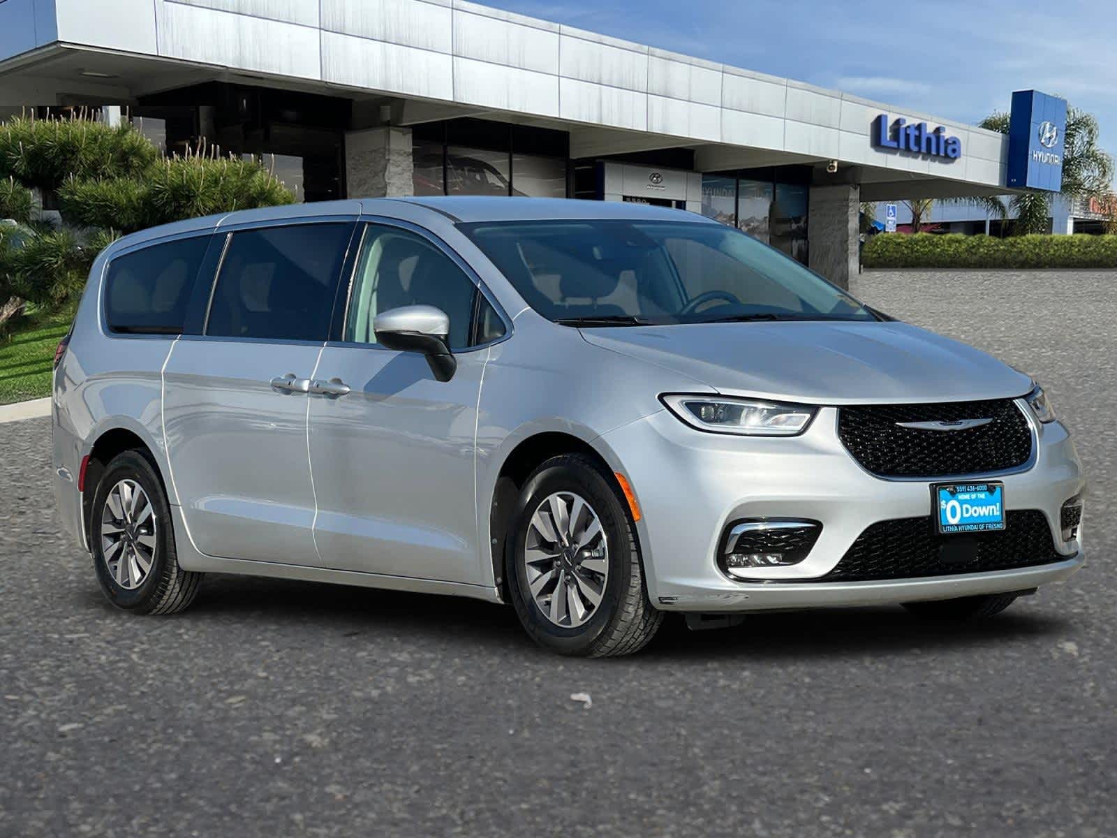 Thumbnail: 2023 Chrysler Pacifica - 10