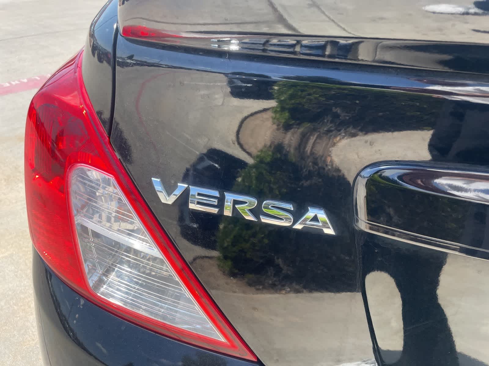 2015 Nissan Versa S 16