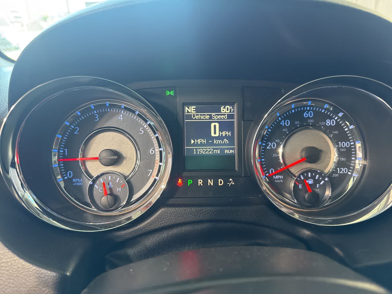 Thumbnail: 2016 Chrysler Town & Country - 20