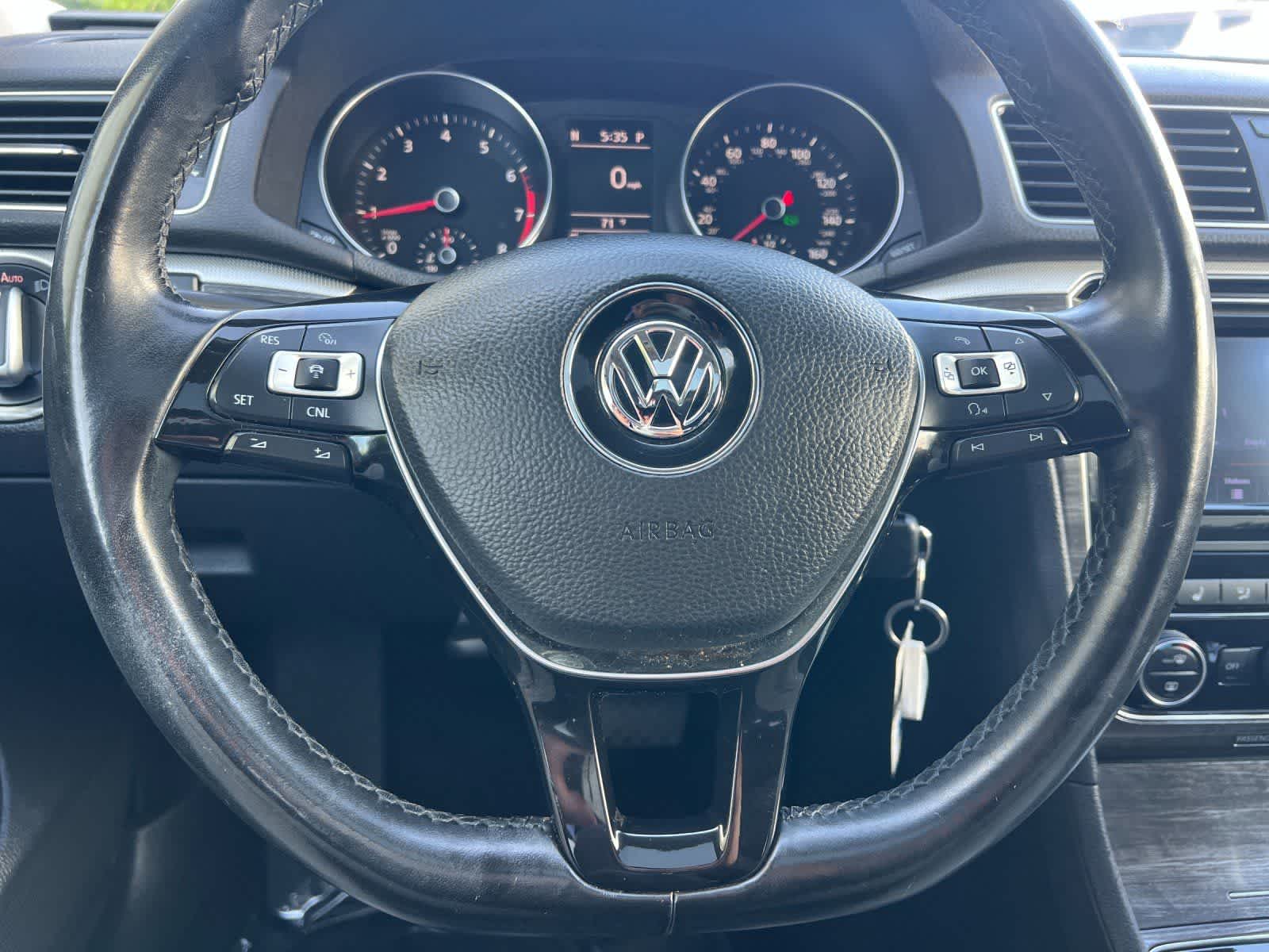 Thumbnail: 2016 Volkswagen Passat - 22