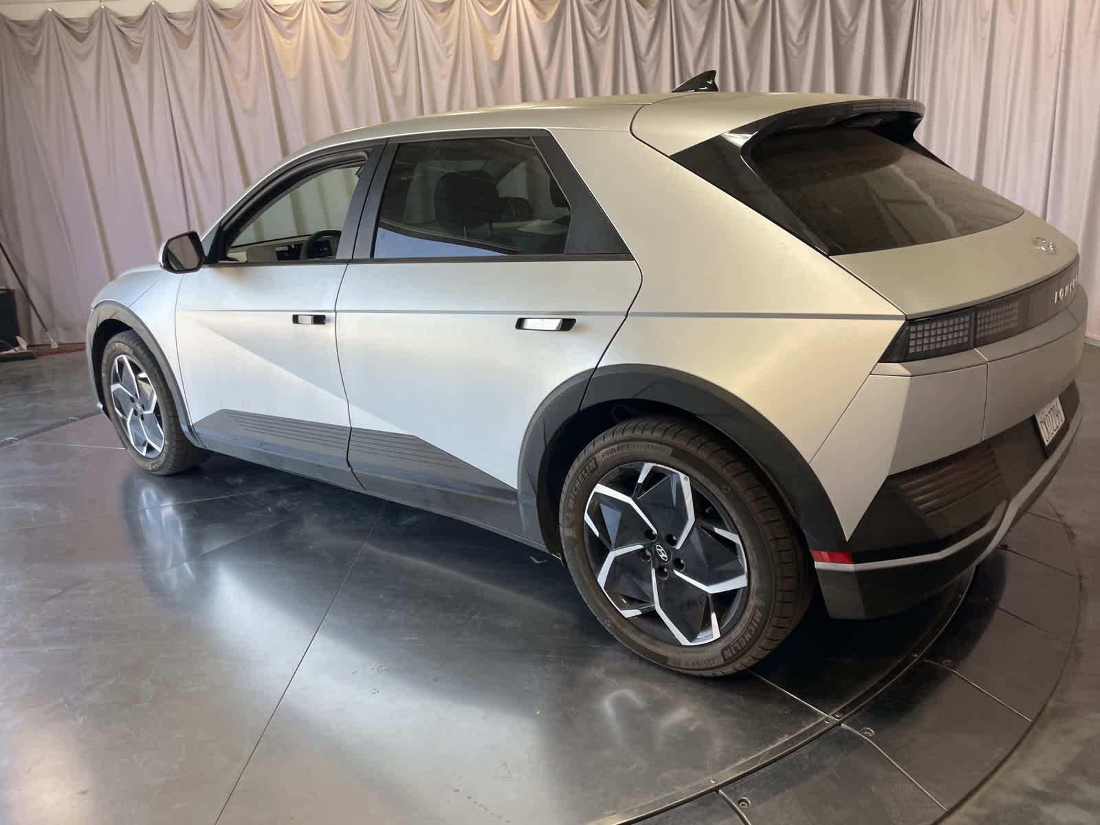 Thumbnail: 2023 Hyundai Ioniq 5 - 8