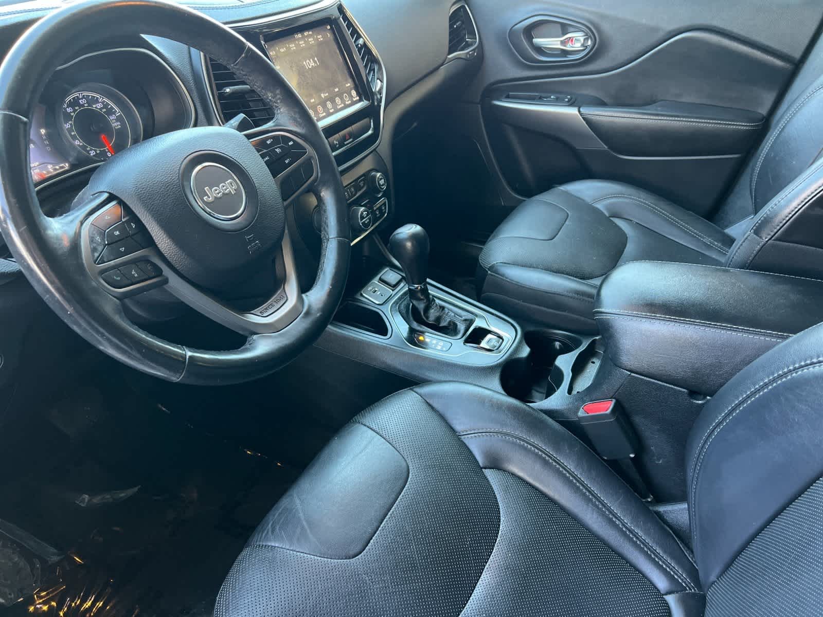 Thumbnail: 2019 Jeep Cherokee - 11
