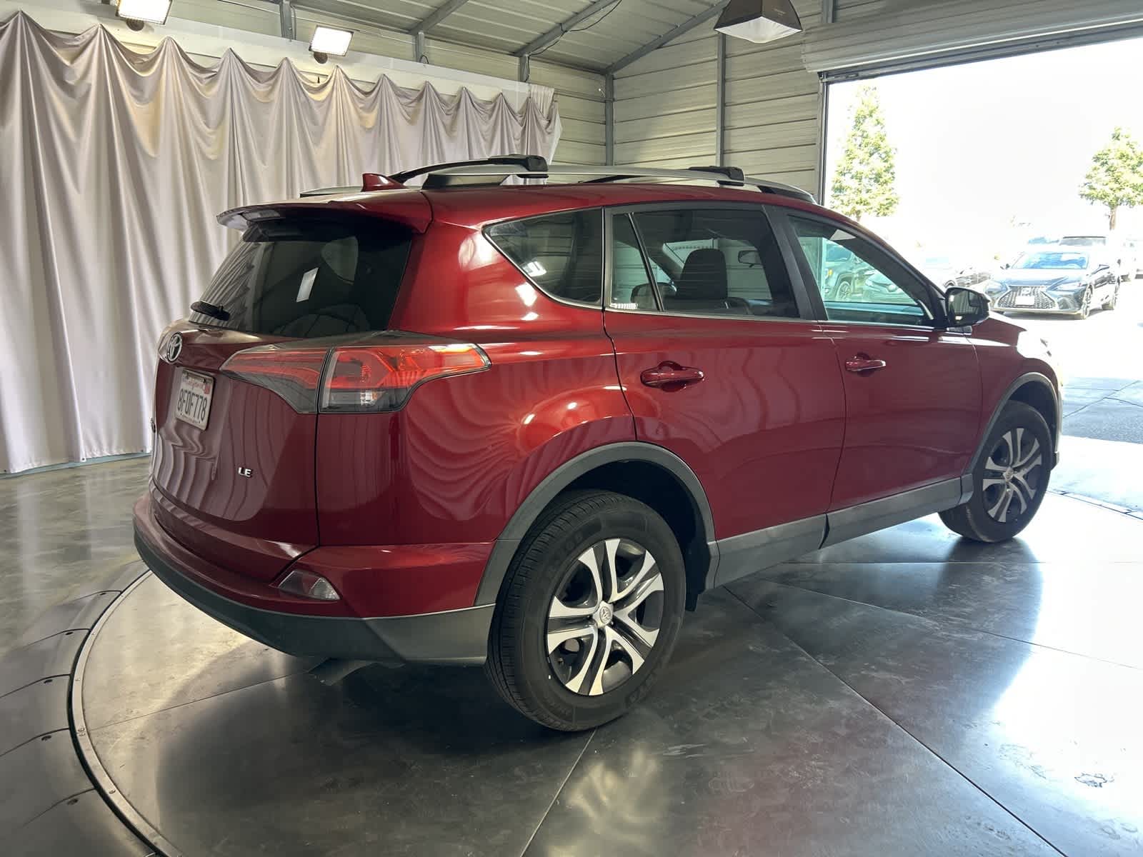 Thumbnail: 2018 Toyota RAV4 - 8