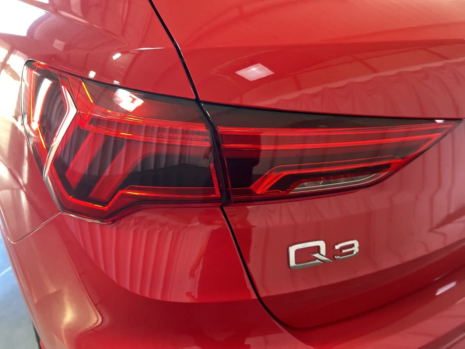Thumbnail: 2025 Audi Q3 - 13