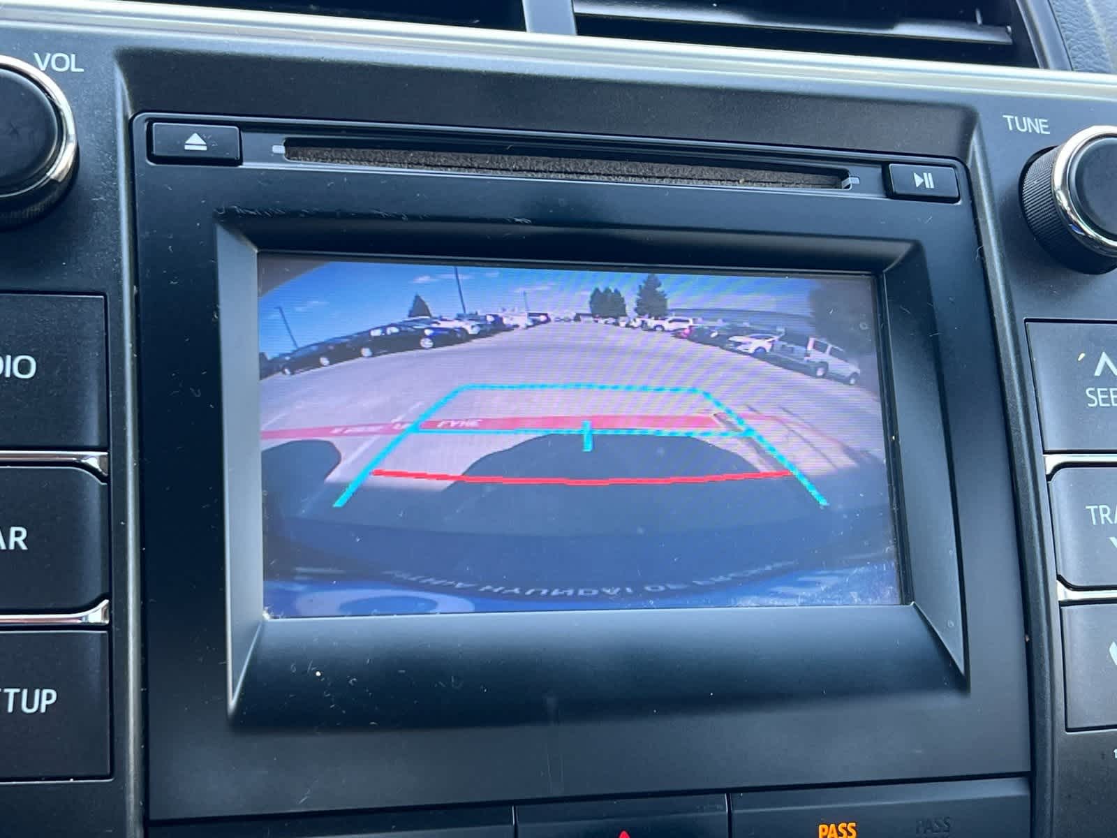 2017 Toyota Camry SE 18