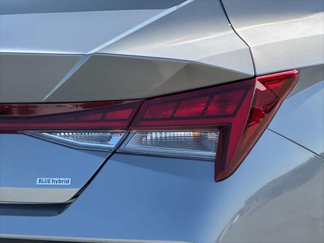 2025 Hyundai Elantra Blue 24