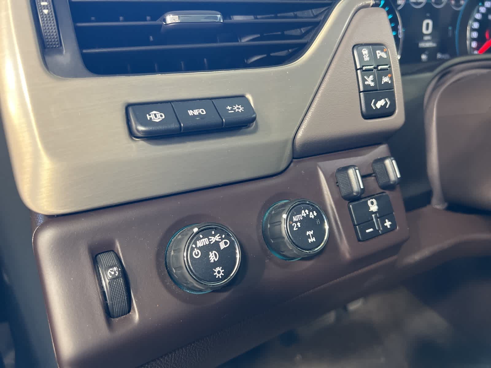 Thumbnail: 2018 GMC Yukon XL - 28