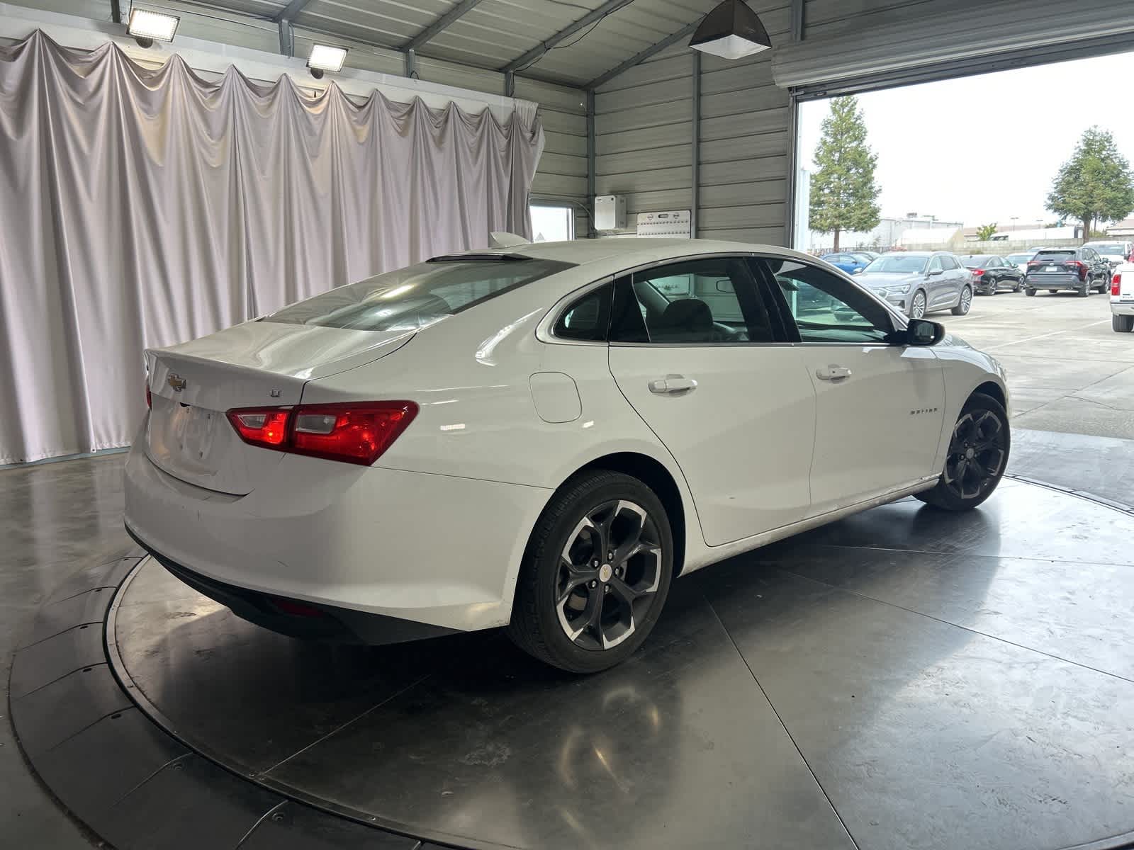 Thumbnail: 2023 Chevrolet Malibu - 9
