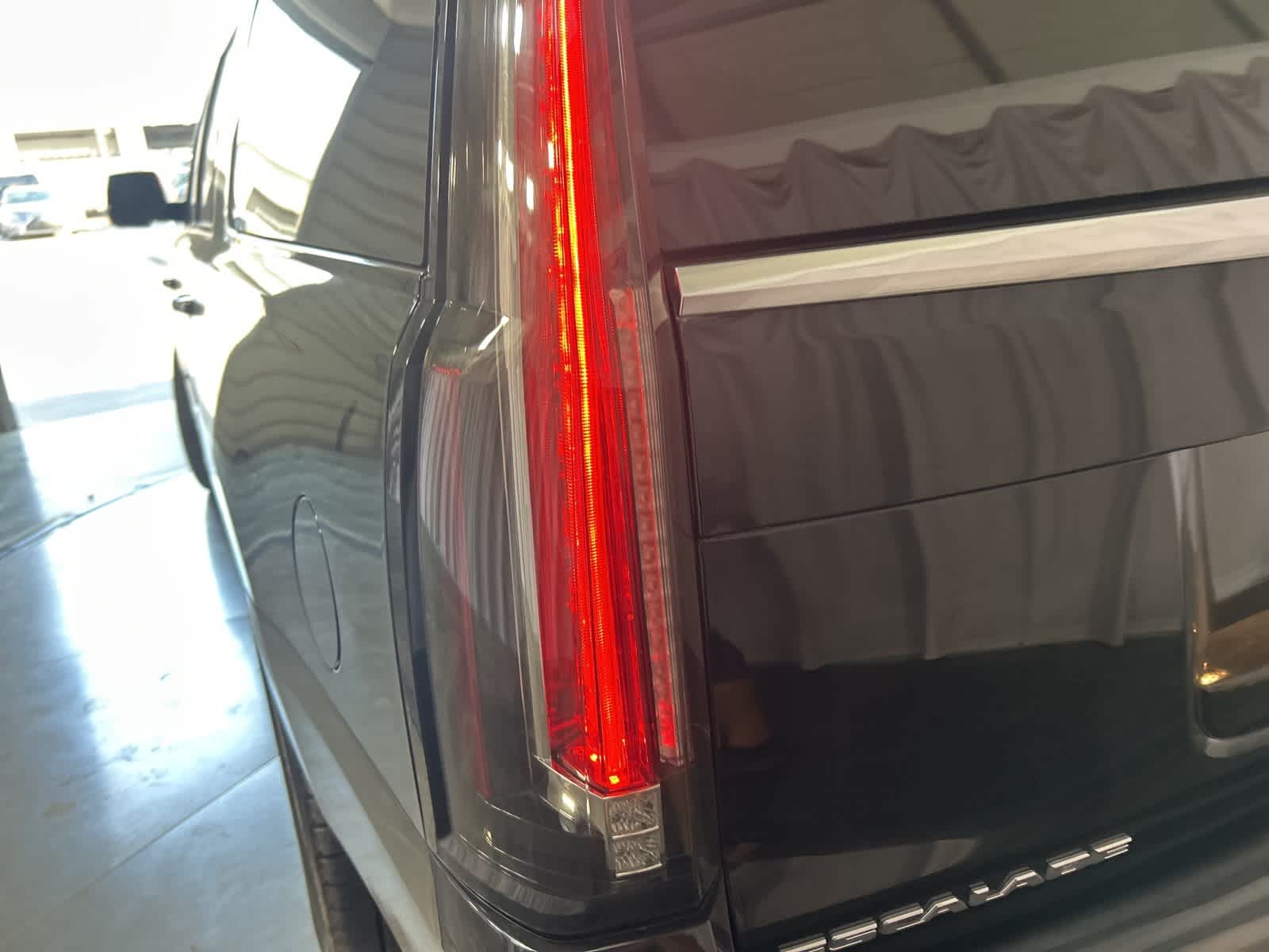 Thumbnail: 2018 Cadillac Escalade - 12