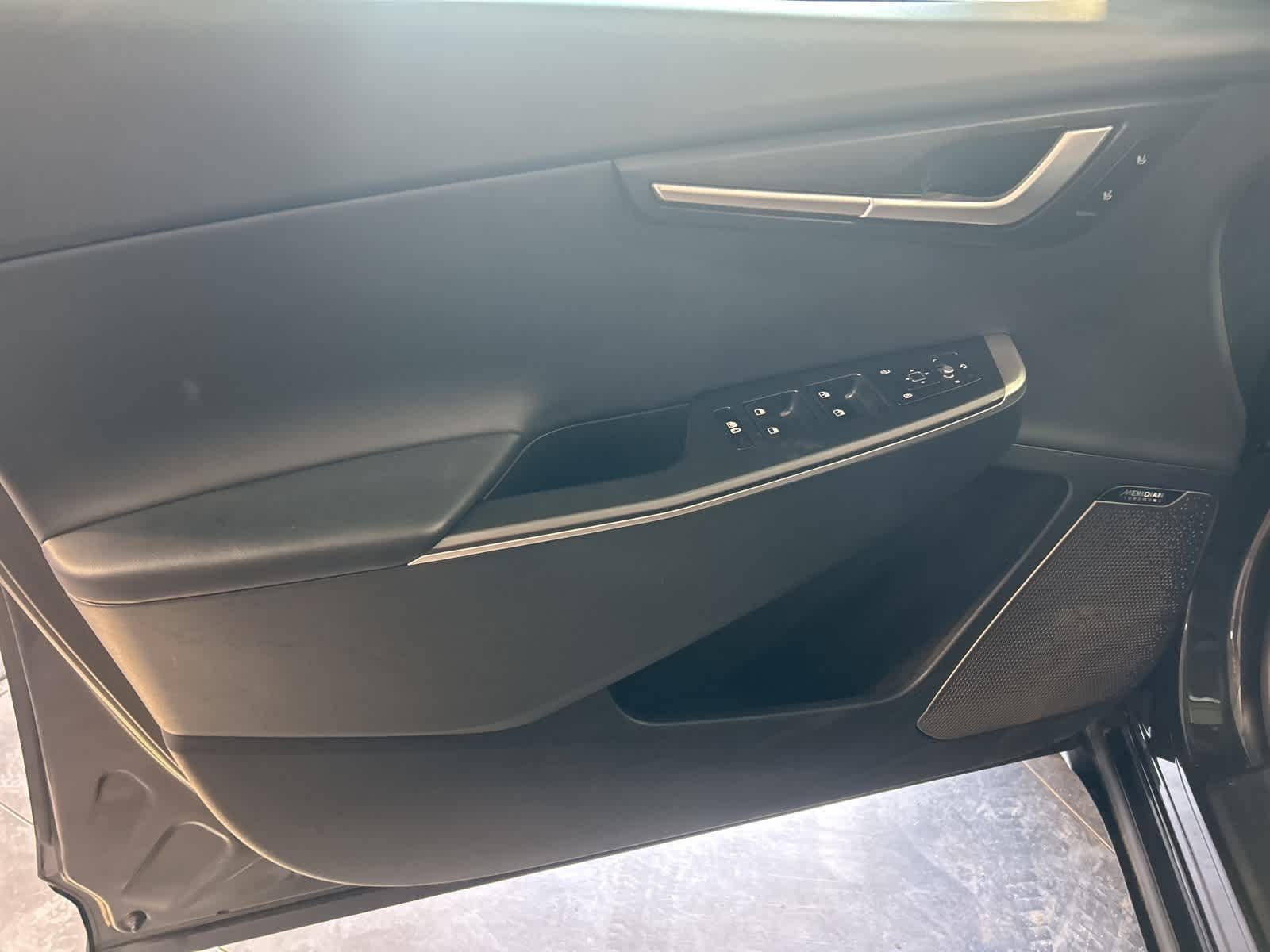 Thumbnail: 2022 Kia EV6 - 22