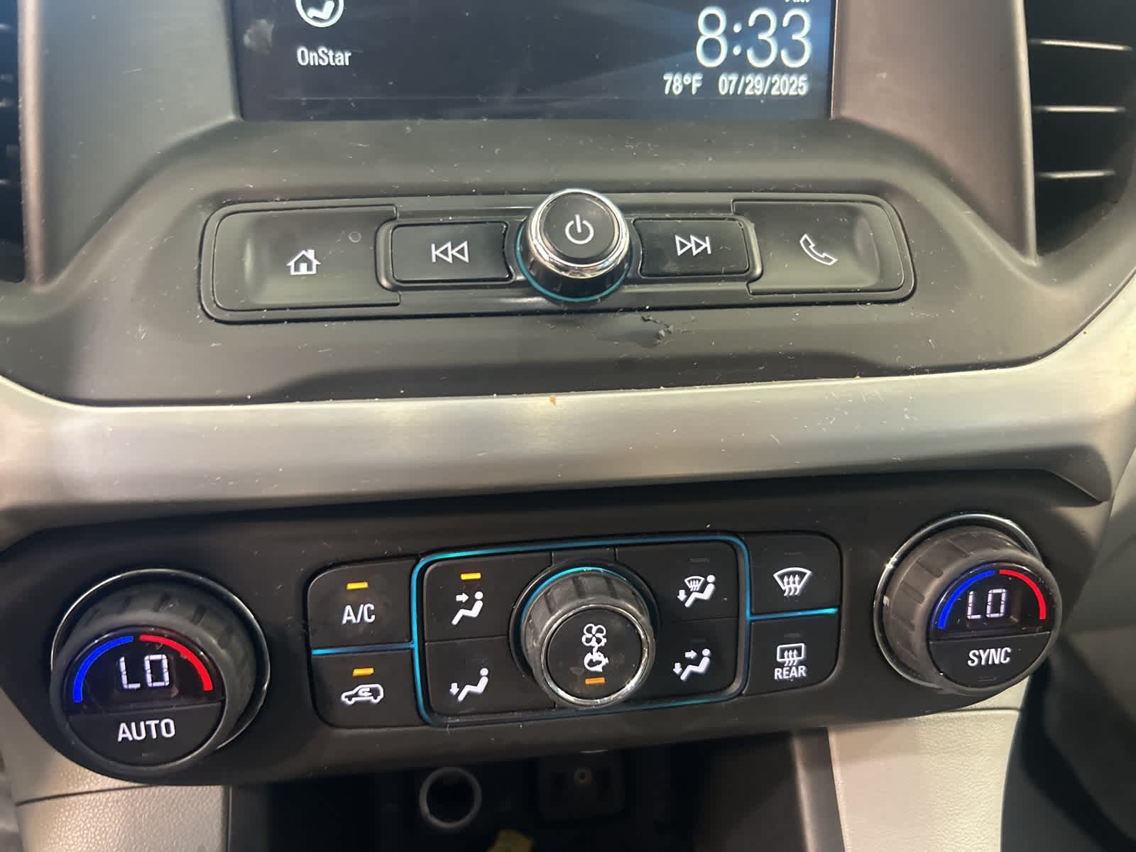 Thumbnail: 2017 GMC Acadia - 27
