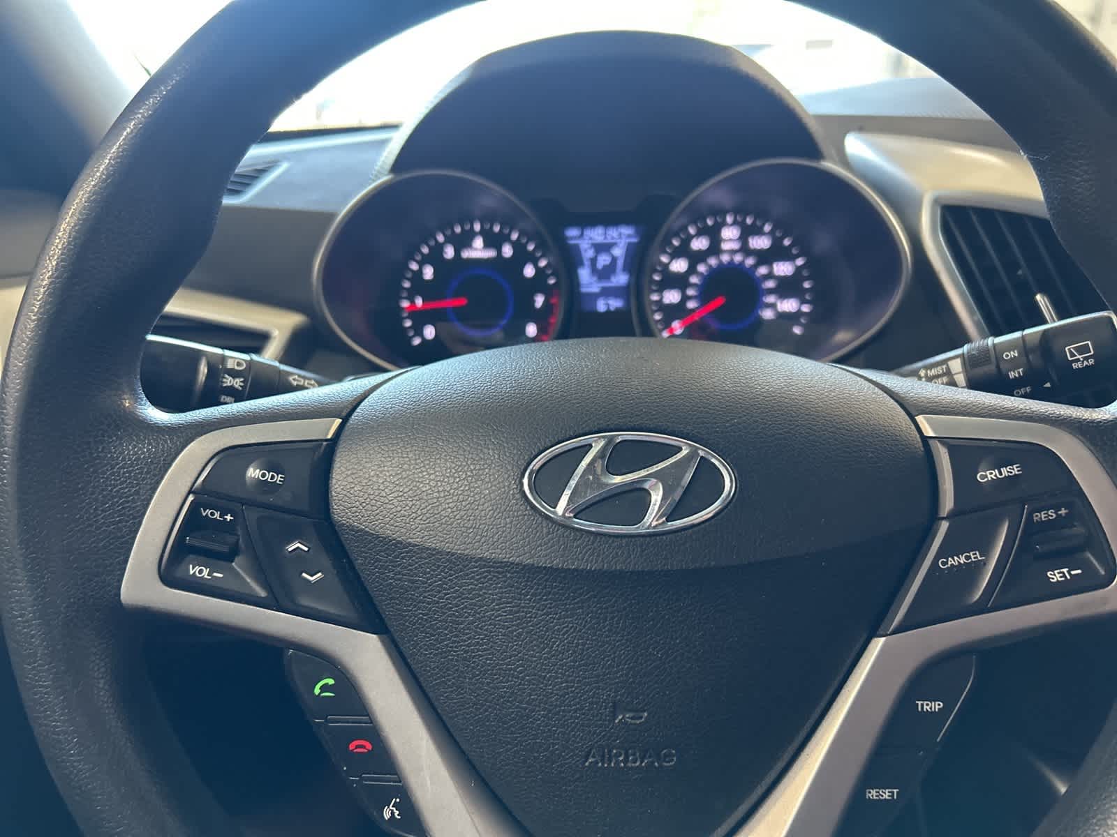 Thumbnail: 2015 Hyundai Veloster - 24