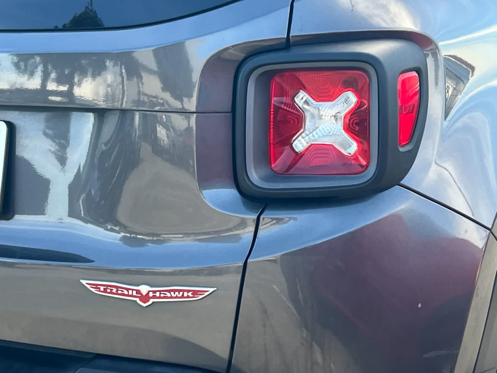 Thumbnail: 2016 Jeep Renegade - 27