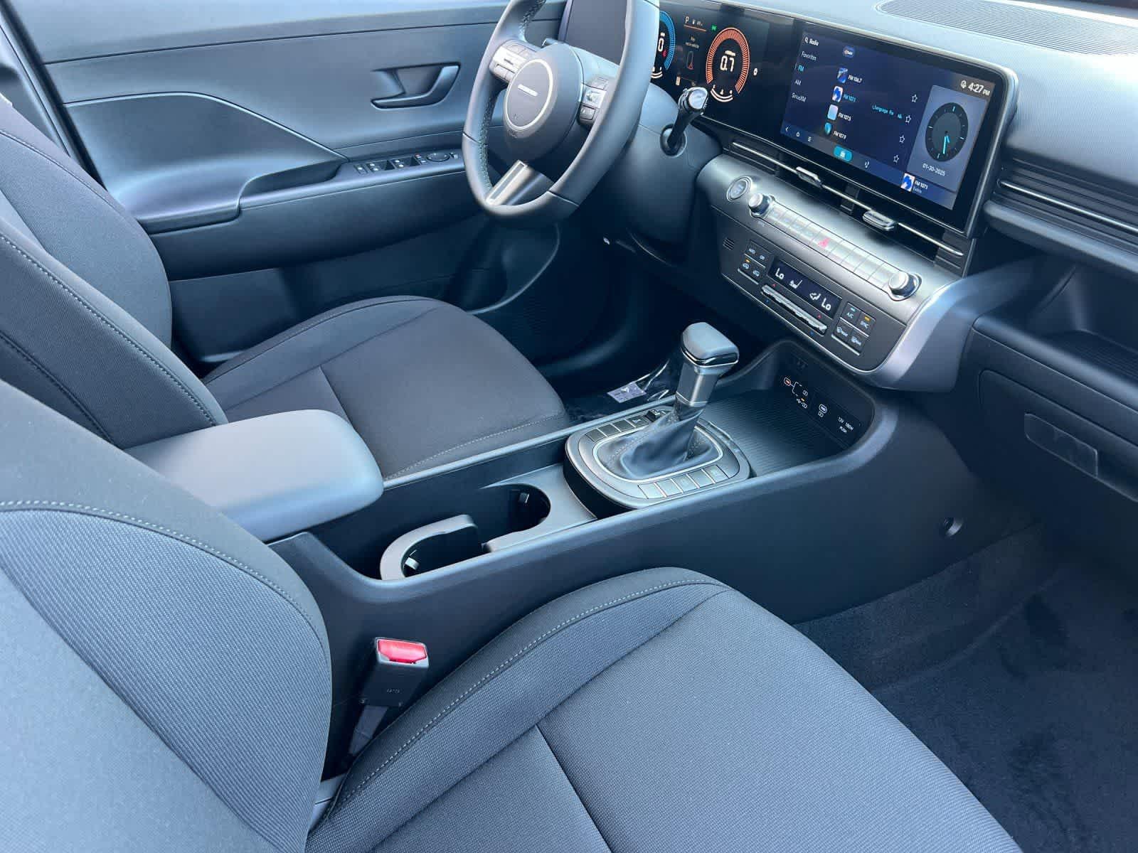 2025 Hyundai Kona SEL - Photo 16
