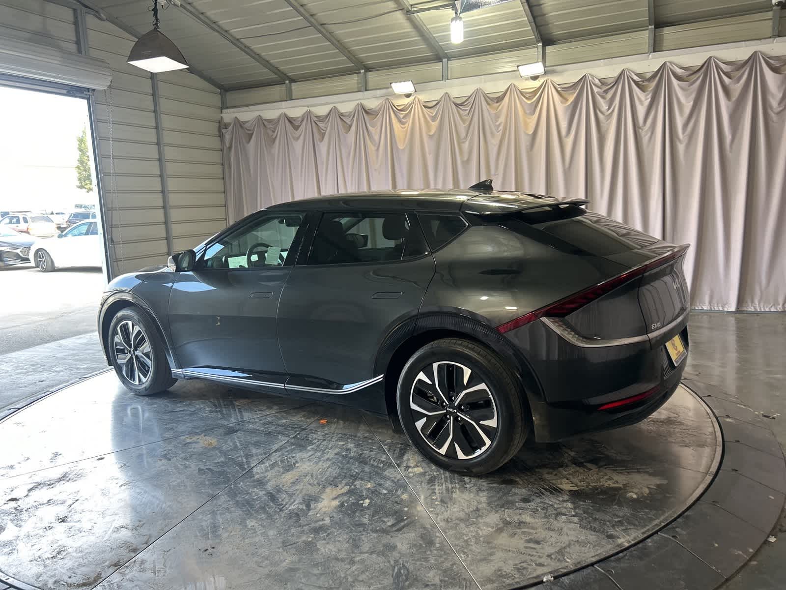 Thumbnail: 2022 Kia EV6 - 13