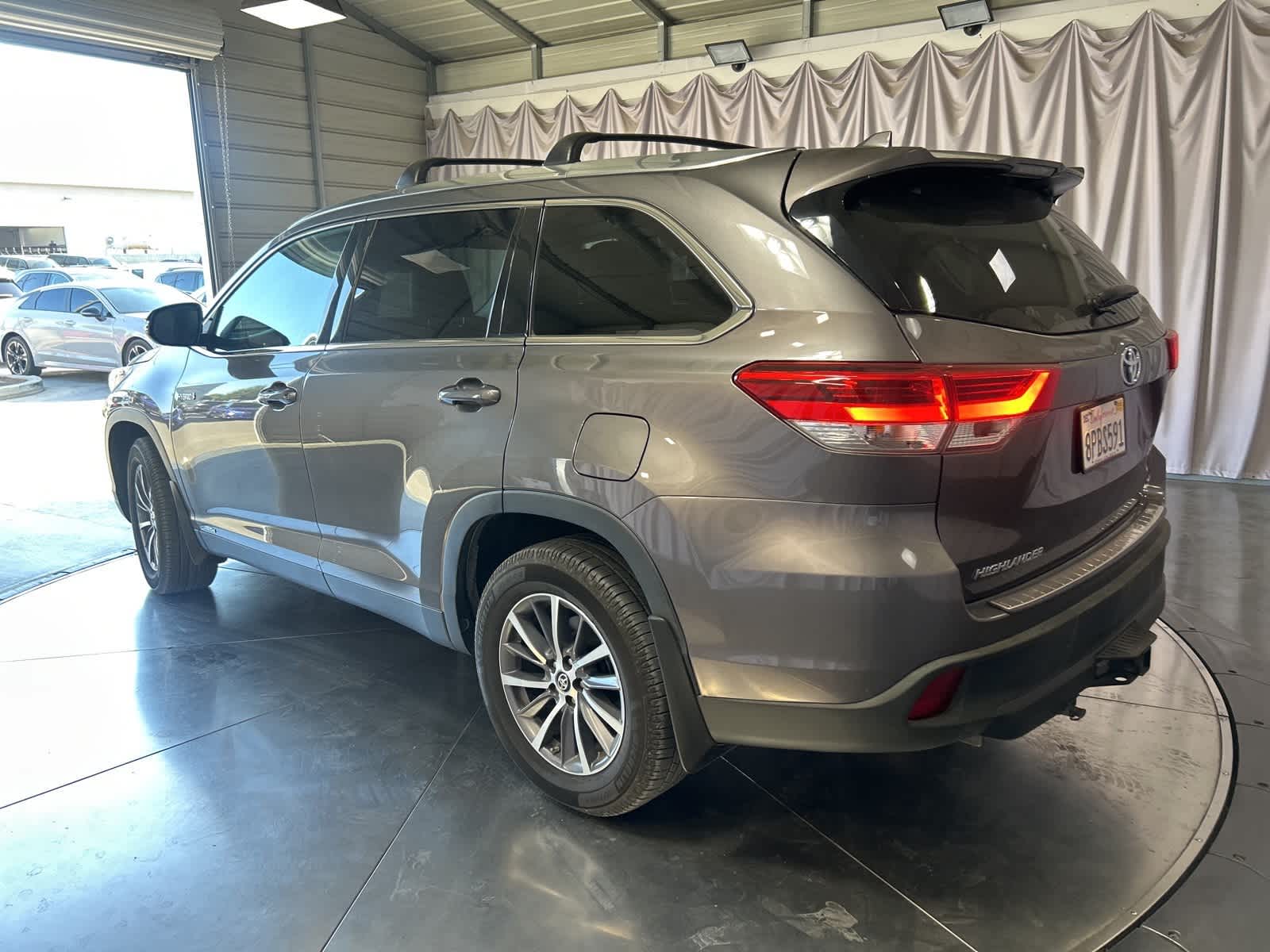 Thumbnail: 2019 Toyota Highlander - 16
