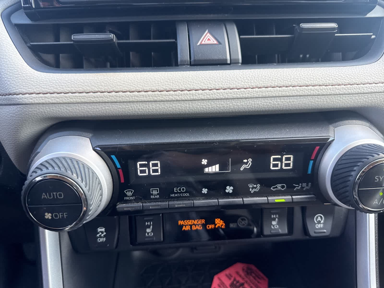 Thumbnail: 2020 Toyota RAV4 - 27