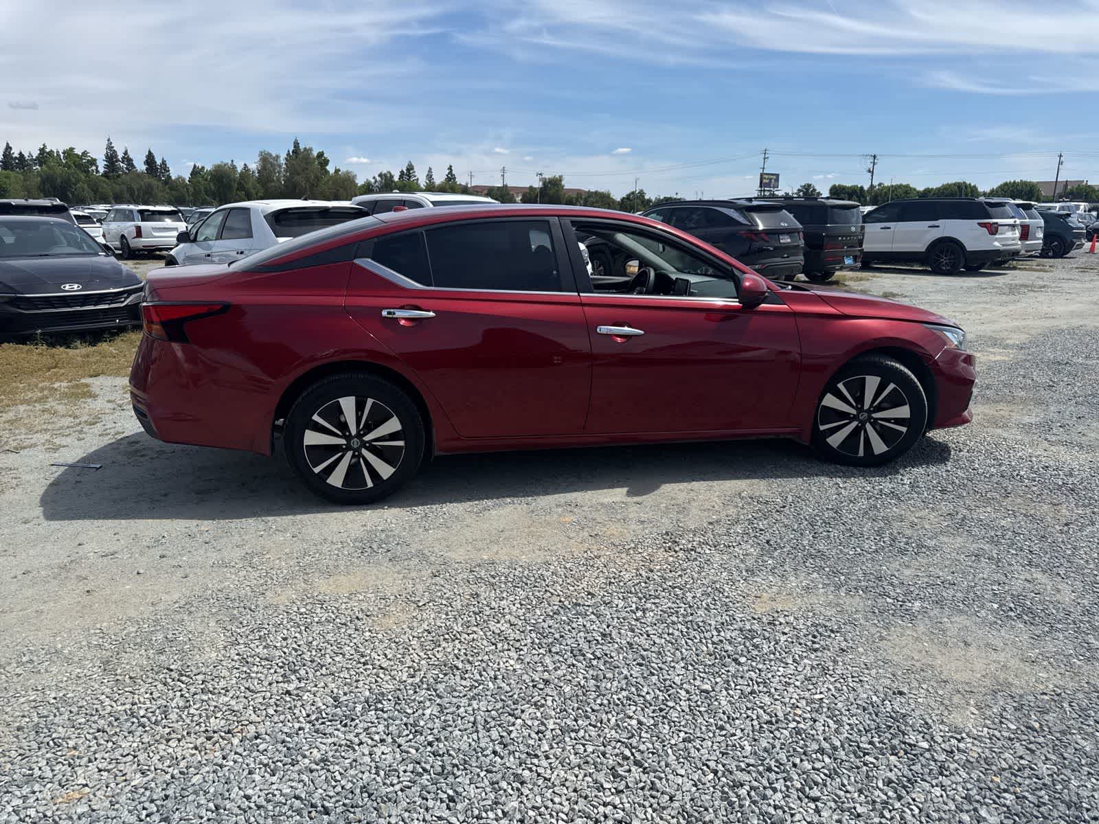 2022 Nissan Altima 2.5 SV photo 2