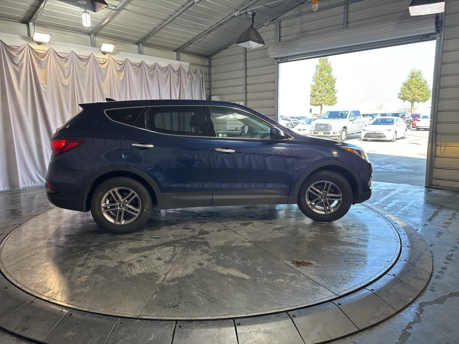 Thumbnail: 2017 Hyundai Santa Fe - 4