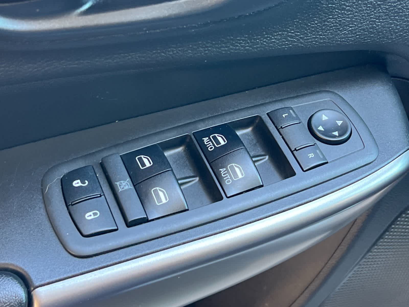 Thumbnail: 2019 Jeep Cherokee - 13