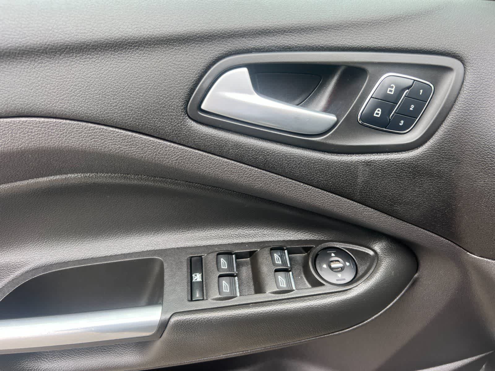 Thumbnail: 2015 Ford Escape - 13