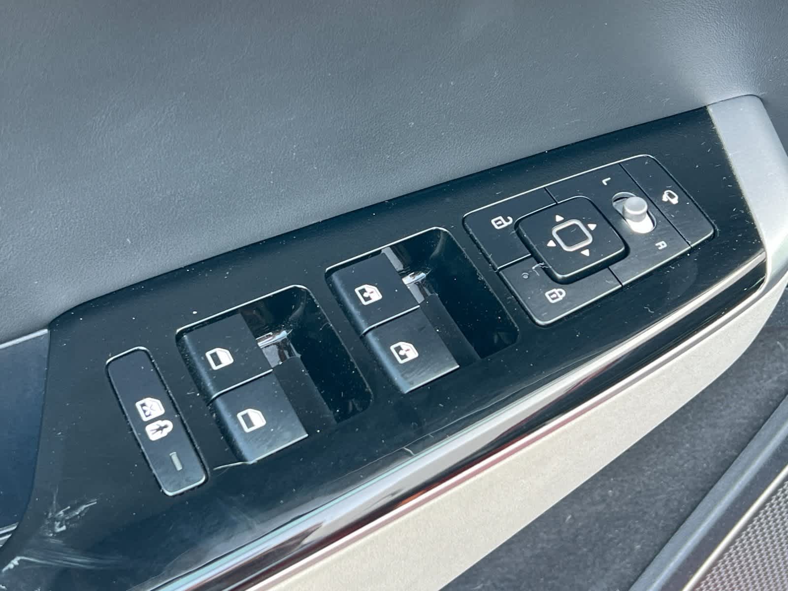 Thumbnail: 2022 Kia EV6 - 13