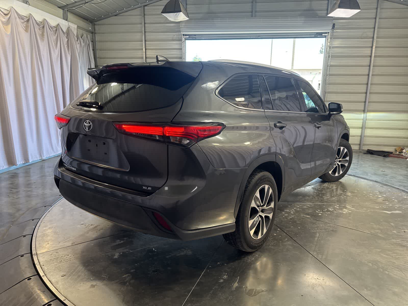 2022 Toyota Highlander XLE photo 4
