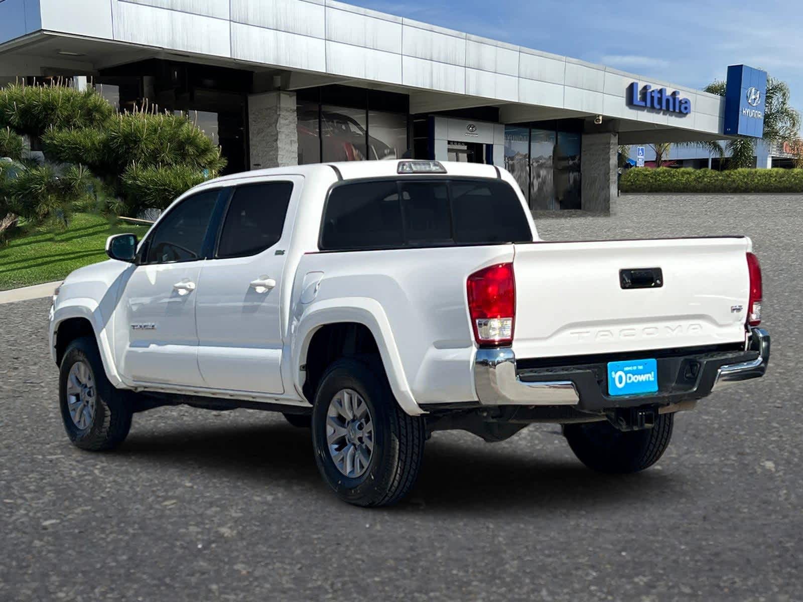 Thumbnail: 2017 Toyota Tacoma - 6