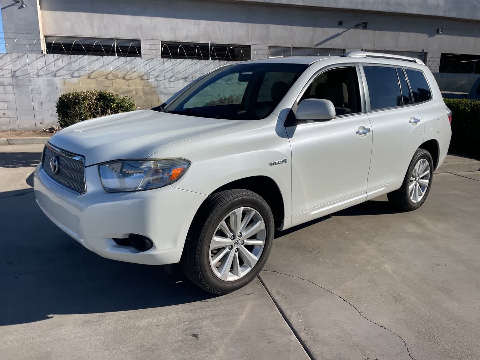 Used 2009 Toyota Highlander Hybrid with VIN JTEEW41A992029481 for sale in Fresno, CA