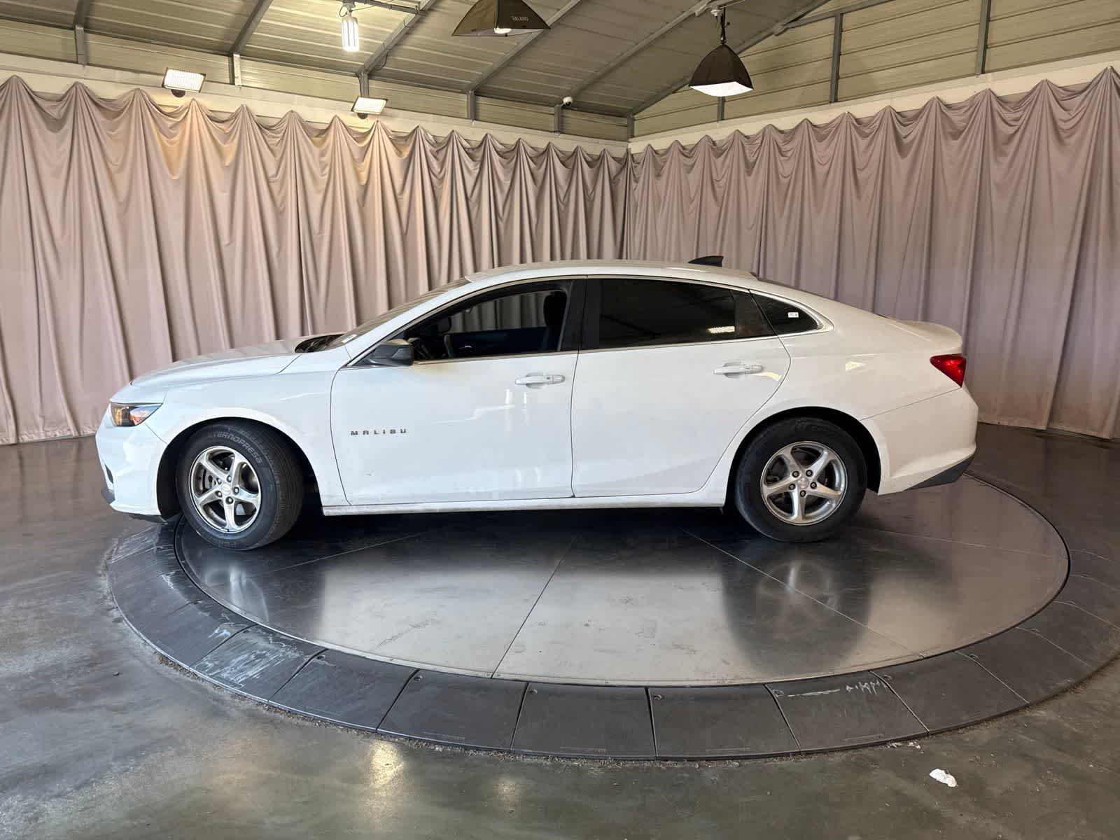 Thumbnail: 2018 Chevrolet Malibu - 7