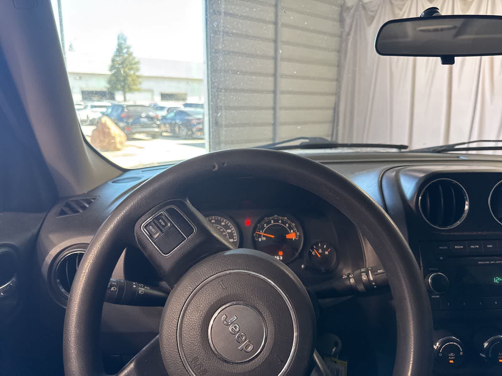 Thumbnail: 2015 Jeep Patriot - 20