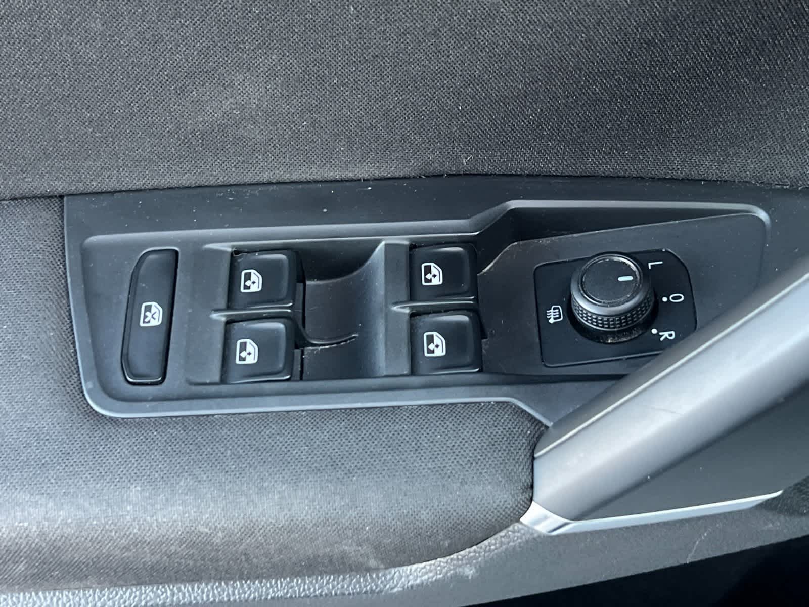 Thumbnail: 2018 Volkswagen Tiguan - 14