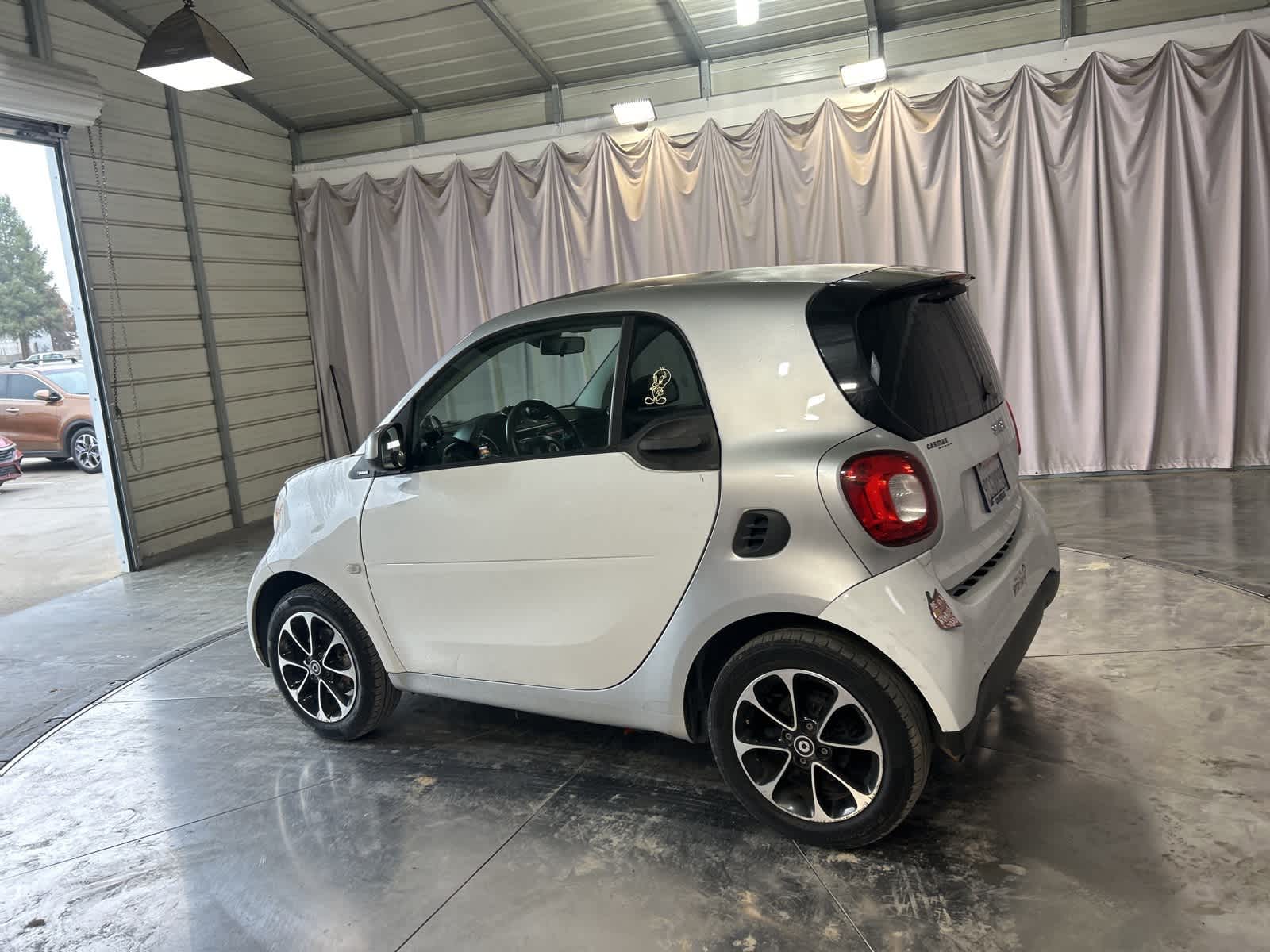 Thumbnail: 2016 smart fortwo - 13