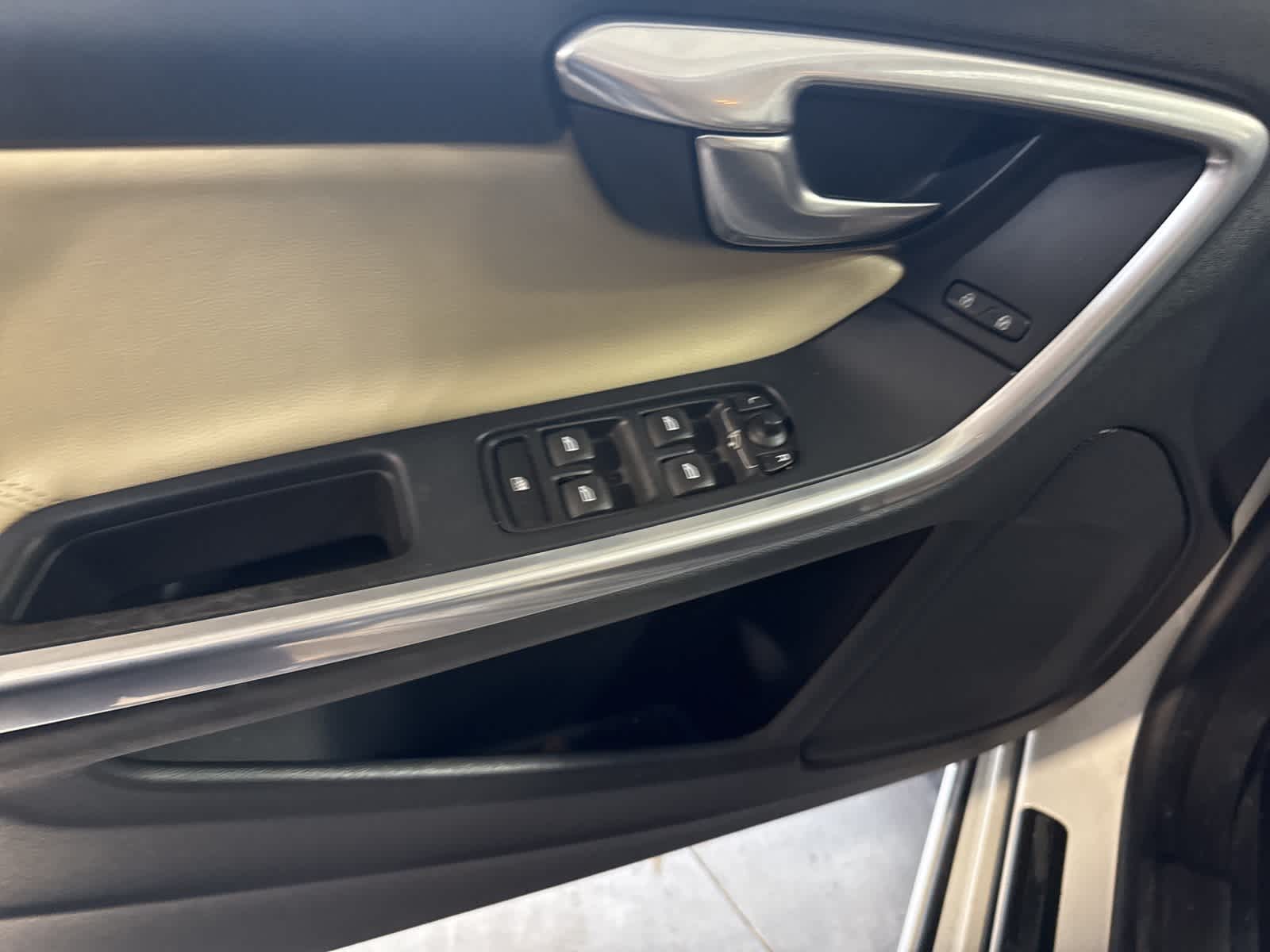 Thumbnail: 2015 Volvo S60 - 18