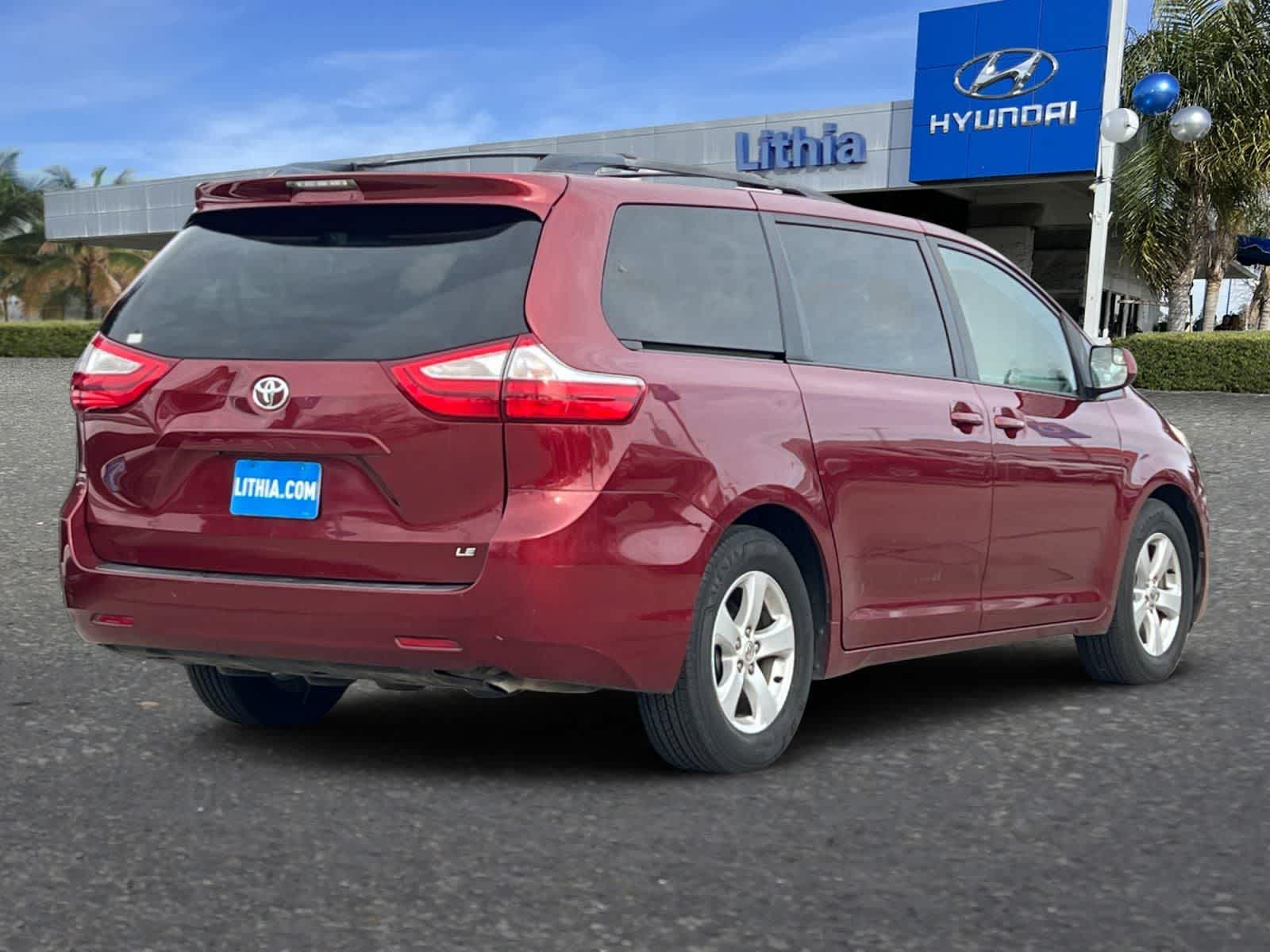 Thumbnail: 2017 Toyota Sienna - 3